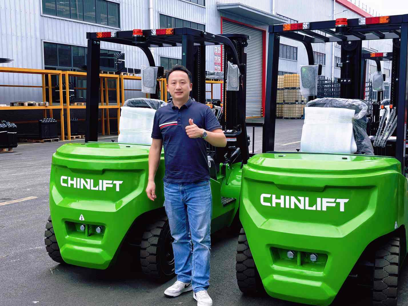 Chariots élévateurs CHINLIFT à batterie lithium-ion expédiés en vrac à l'étranger